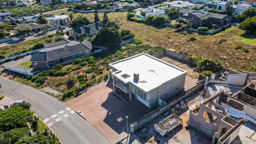 6 Bedroom Property for Sale in Middedorp Western Cape